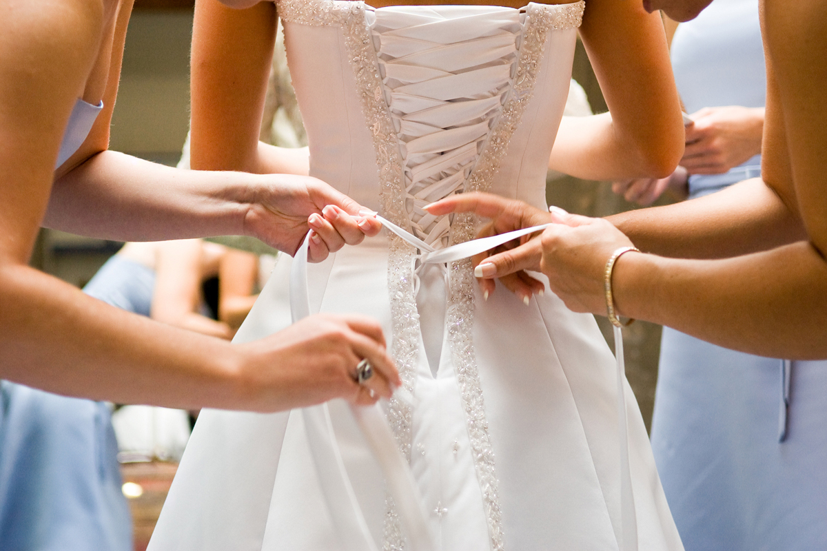 Menyasszonyi ruha rendelés - Mire kell figyelni, megéri-e?!